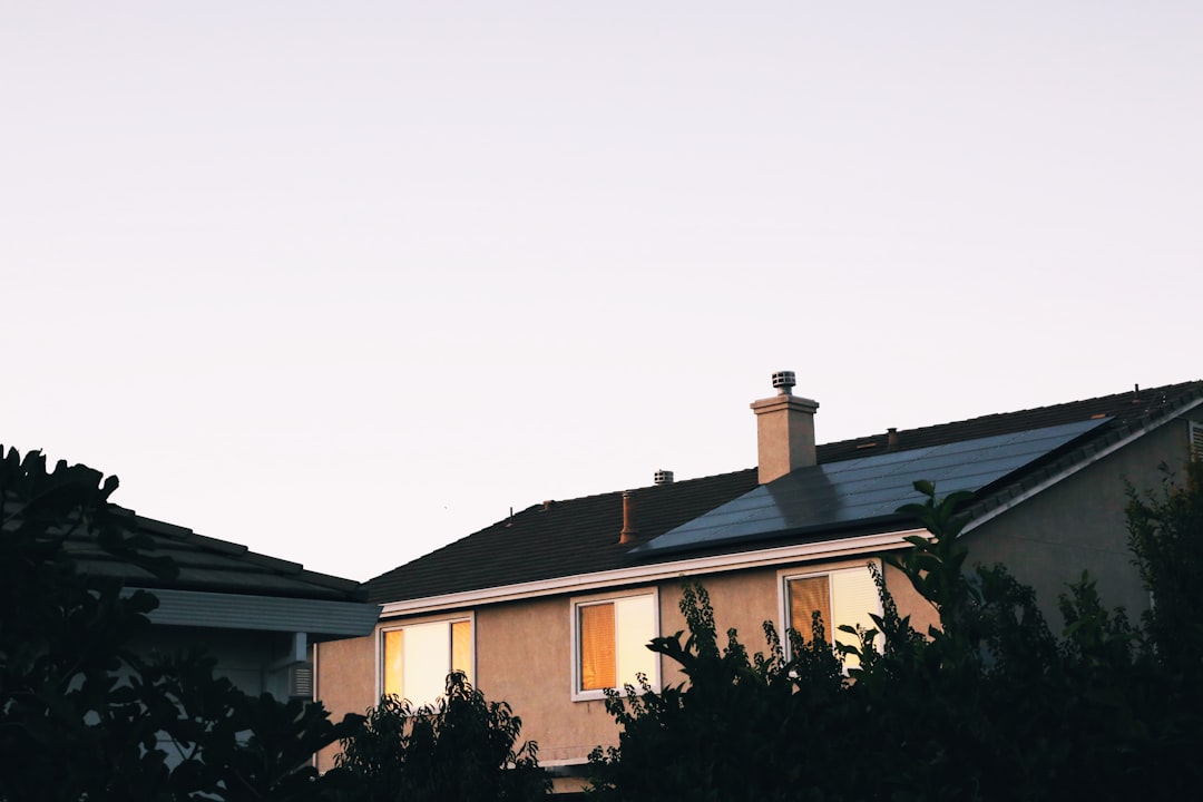 gallery-05 brown-and-white-concrete-house-milvcv21w1s